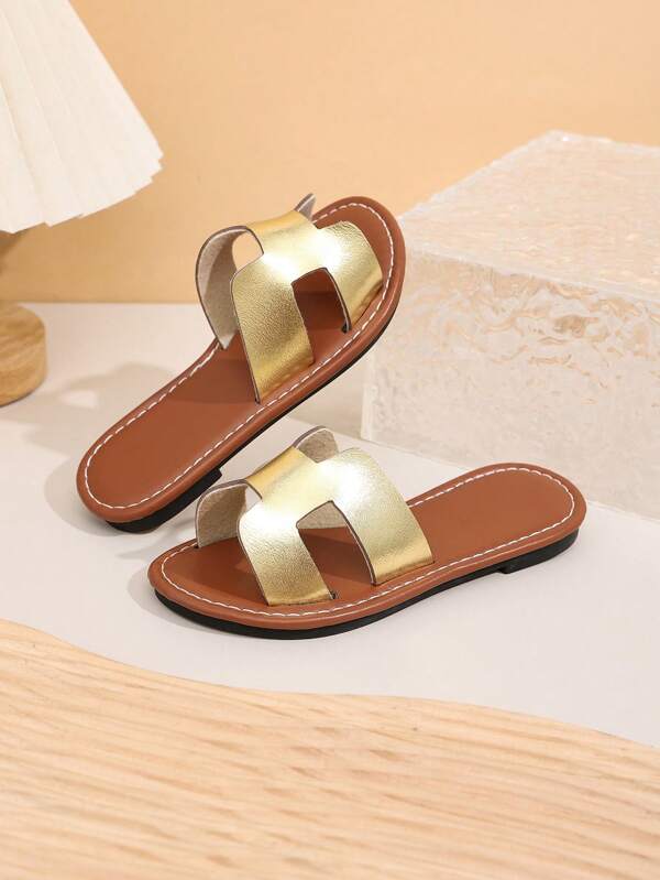 A Pair Of New Summer Children's Slippers, Color Matching, Children Wear Slippers, Summer Little Girls Soft Sole Fashion Sandals, Casual Girls Princess Shoes, Non-Slip Beach Shoes, Suitable For Indoor And Outdoor, Suitable For Little Boys