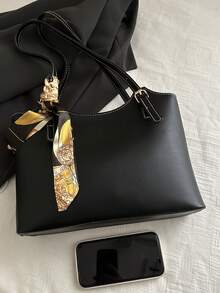 Chiếc túi xách đeo vai in chữ màu trơn thời trang và tối giản này đi kèm với một chiếc khăn quàng cổ. Túi phù hợp để đi mua sắm, đựng ví, và có thể được sử dụng bởi các bạn nữ trẻ, sinh viên đại học, người trẻ đi làm và nhân viên văn phòng. Rất thích hợp cho văn phòng, trường đại học, công việc, kinh doanh, đi lại, hoạt động ngoài trời, du lịch và leo núi, và là một chiếc túi xách nữ sành điệu và rộng rãi. - màu đen - Xem 3