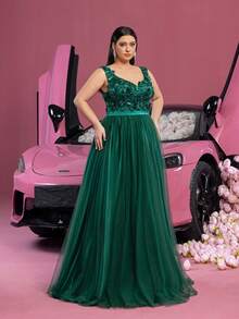 Faeriesty Luxe Plus ELegant Floral Applique Bodice Contrast Mesh Hem Formal Prom Evening Dress - Dark Green - View 1
