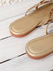 Fashionable Women's Flat Rivet Decor Clip Toe Roman Sandals For Outdoor Wear