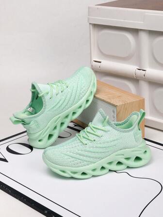 Nuevos zapatos casuales de pareja ultraligeros y transpirables para primavera/verano 2025, zapatos deportivos para exteriores de gran tamaño para hombres/mujeres, zapatos cómodos para senderismo, suela combinada de MD + espiga, antideslizante y resistente al desgaste, suave y cómodo, con patrón asimétrico aleatorio