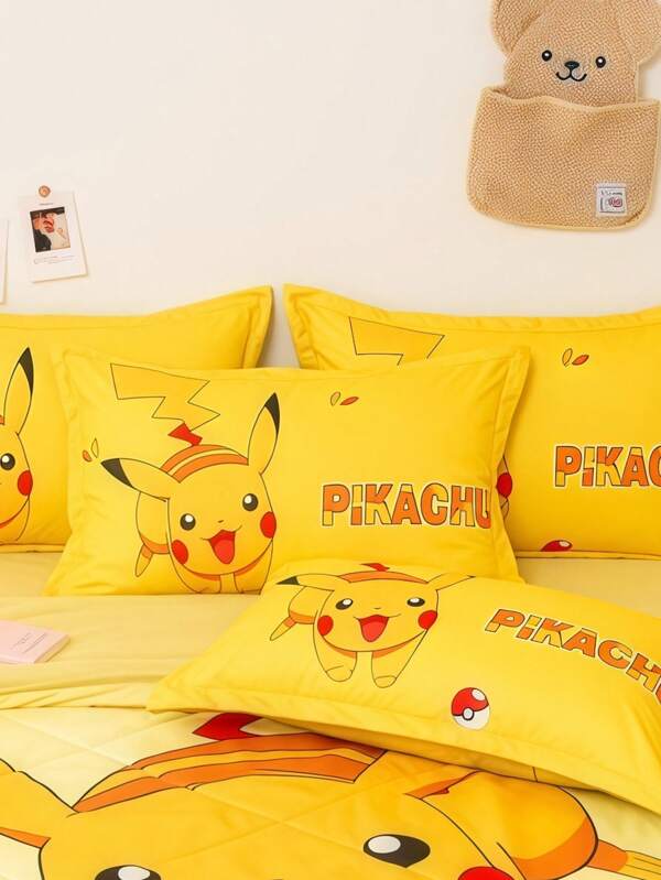 pokemon 1 Stück Pokémon Thema Kissenbezug, weicher gelber Pikachu Kissenbezug aus glatter, weicher Vliesstoff, einfarbiger Kissenbezug im Umschlagstil, um Haarbruch zu reduzieren und Falten zu verhindern, geeignet für Schlafzimmer, Gästezimmer, Hotel (Einzelkissenbezug)