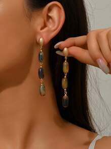 Conjunto de 2 peças elegantes e modernas de pingente de resina boho com textura de mármore e brincos semicirculares, chiques e versáteis para mulheres, adequados para férias, festas e uso diário. Cada peça de resina possui cor e padrão únicos, com falhas naturais decorrentes do processo de fabricação.