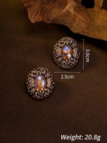 1 pieza Collar de gasa suave con cuentas en rosa, que recuerda a los pétalos de flores cayendo en un baile de palacio; 1 pieza de pendientes florales vintage de metal con brillantes rhinestones, capturando el glamour de una lujosa velada. Los pequeños pendientes de gemstone elevan tu aura instantáneamente, como tomar prestado el guardarropa de una duquesa.