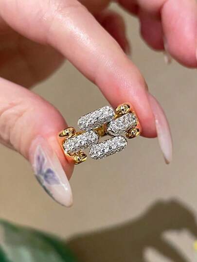 1 pieza Anillo de cadena cubana con incrustaciones de rhinestone de lujo, anillo de cóctel único y de moda adecuado para uso diario, vacaciones y fiestas de mujeres (enviado sin caja)