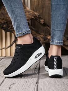 Chaussures à semelle épaisse vibrantes, légères et confortables avec un fond souple. Chaussures de sport casual pour femmes, convenant pour les voyages et la marche en extérieur