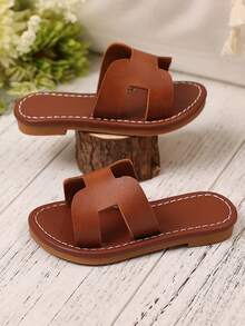 1 Pair Plus Size Brown Toddler Girls Flat Sandals, Solid Color Comfortable PU Adjustable Strap Round Toe Non-Slip Fashion Cute Indoor Slippers Suitable For 3-15 Years Old Students Daily Casual Party Travel Vacation Outdoor Wear, Summer New 2025 - View 6