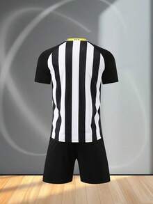 ODMYONO 2025新款男女足球/足球服套装，包括训练服、比赛服和短裤，透气、速干、吸湿排汗，采用高弹涤纶纤维制成，3D网眼拼接，专业球队训练和比赛服。 - 黑與白 - 查看 4