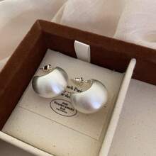 1 par de pendientes de metal mate exagerados de estilo francés vintage para mujeres, únicos, versátiles y elegantes