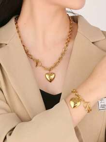 1 Set de joyas de acero inoxidable de moda que incluye un collar con dije de corazón brillante, pulsera y aretes, adecuado para conjuntos de oficina o de viaje al aire libre para mujeres