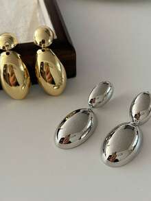 Brincos de Metal Fosco com Oval Duplo - luxo Discreto para Trabalho, Encontro ou Dia a Dia​ - Prata - Visão 3