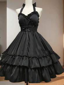 一件可爱迷人的纯色复古优雅缎面洛丽塔无肩带露肩连衣裙，适合洛丽塔角色扮演或日常休闲穿着，也适合万圣节、派对等场合。