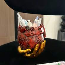 1 pièce Nouveau support de stylo en forme de main tenant un cœur, décoration d'Halloween - En plastique, support de stylo en forme de cœur, organisateur de bureau, accessoires de décoration de bureau et cadeaux de papeterie, stylos, stylos, papeterie, trousse à crayons, trousse à crayons, école, grande trousse à crayons, équipement de bureau, fournitures scolaires, papier à lettres, décoration kawaii, rentrée scolaire, stylos, articles scolaires, décoration intérieure