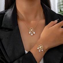 Set de 2 piezas: brazalete y collar de perlas artificiales con diseño floral hueco, regalo para mujeres