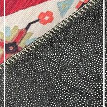 带有“欢迎”花卉图案的半圆形迎宾垫，适用于客厅、浴室、洗衣房和露台等人流量大的区域，是绝佳的招待礼物和家居装饰