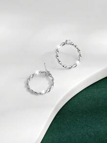 1 par de pendientes de aro de plata de ley 925 con giro minimalista y elegante, adecuados para uso diario, citas, fiestas, bodas y como regalo