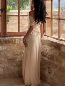 优雅不对称领口收腰长款纯色连衣裙