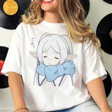 Camiseta estampada con anime japonés Frieren de Anese, de manga corta, de algodón puro de 220g para mujer. Es una prenda cómoda y respirable, perfecta para usar sola en verano o para combinación en temporadas frías. Ideal para viajes, mandados, estar en casa, deportes o los viernes informales en la oficina. Camiseta vintage para mujer con estilo cute, casual, punk, western, de cuarto de julio, k-pop, vaquera, gótica, retro y de y2k. - Blanco - Ver 1