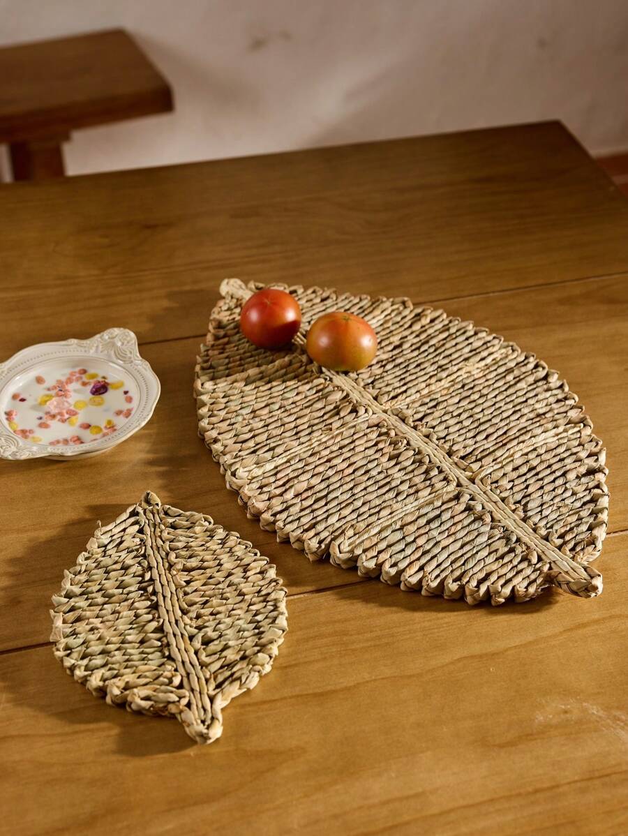 Cirelle Handmade Grass Weaving Table Mat Heat Insulation Mat With Leaf Shape For Dining Table Decoration, Bohemian Style , Rama Table Decor, Family Dining, Party Use, Kitchen Supplies, Kitchen Use, B&B Decor, Garden Use, High-End Hotel Supplies