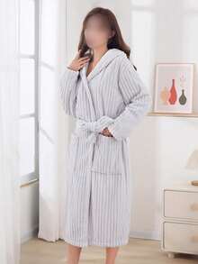 1 件珊瑚绒女式连帽浴袍，柔软、吸水、亲肤，适用于浴室、健身房、酒店、海滩度假村，居家和旅行必备 - 适合每个人的完美礼物，夏季婚礼家居浴室装饰返校 - 灰色 - 查看 6