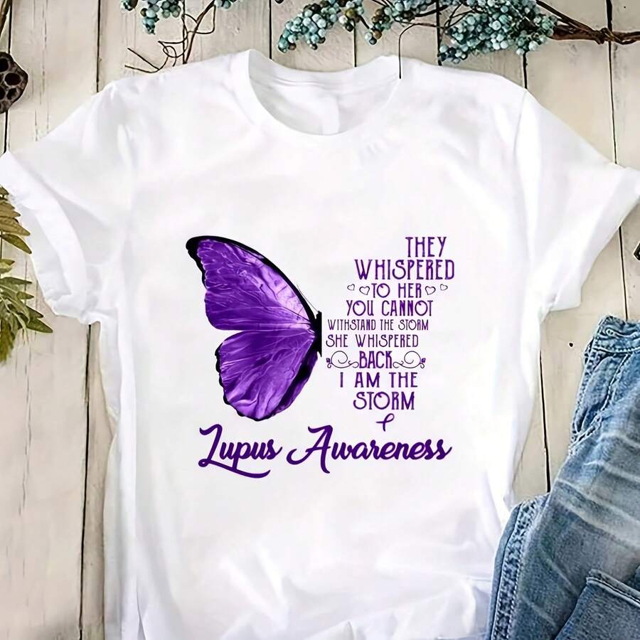 Camiseta "Yo soy la tormenta" de concienciación sobre el lupus con mariposa, camisa del mes de concienciación sobre el lupus, camisa del guerrero del lupus, camisa del puerto del lupus, camisa del lazo morado - Envía calidez a tu familia talla grande querida, perfecta para cumpleaños, días y cualquier evento celebrati, Tops para mujeres, Ropa de mujeres, Vintage, Ropa vintage de mujeres, Algodón, Ropa de verano para mujeres, Tops de verano para mujeres, Mujer, Para mujeres, Lindo, Gótico, Inawly, Rojo, blanco y azul, Camisa, Retro, Bordado, Casual, Tops, Gráfico S, Gráfico S Mujer, Musera, Playa, S - Blanco - Ver 1