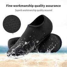 Chaussures d'eau pour femmes et hommes, séchage rapide, chaussettes aqua, natation, plage, pieds nus, yoga, exercice, accessoires sportifs, piscine, camping, indispensables. Très respirantes et légères, conviennent pour le port en été, réduisent la charge des pieds et sont faciles à transporter sur la plage. Le produit est léger, respirant et peut être commandé selon vos besoins.