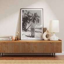 1 pieza Arte de pared sin marco Escape costero - Fotografía de playa en blanco y negro con palmeras y silueta de tabla de surf vintage, impresión de arte de retiro oceánico minimalista, decoración de vacaciones de lujo para dormitorio/sala de estar/estudio/dormitorio/casa de playa - Blanco y Negro - Ver 3