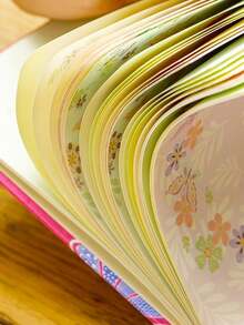 A5 布面笔记本 | 蝴蝶图案 | 244 页全彩 100g 纸张 | 多色柔和花卉图案 | 适合创意和个人使用 | 耐用松紧带封口 | 优雅的办公和学校文具、学校用品、返校