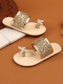 1 Pair Baby Girls Shiny Gold Flat Beach Sandals, Colorful Rhinestone Strap, Woven PU, Peep Toe, Pearl & Butterfly Design, Luxury Fashion Slip-On Slippers, Suitable For Baby Girl Daily, Casual, Beach, Party, Summer
