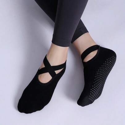 1 Đôi tất tập yoga màu đen, mũi tròn, đế vải bông mềm mại và thoải mái, quai chéo chống trượt, thích hợp cho tập Pilates, tập luyện trong nhà, khiêu vũ