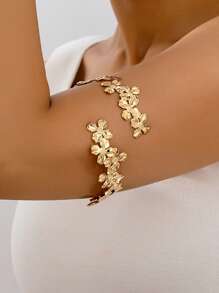 1 Stück elegantes & modisches Metallblumen Oberarmreif Armband für Frauen, geeignet für den täglichen Gebrauch und Ferien