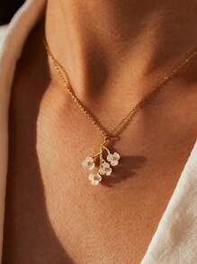 Eleganter pflanzenförmiger Resin Blumenanhänger Damenkette, vielseitiger Stil modische Halskette für Pendlerinnen, Party- und Festivalgeschenk, geeignet zum Tragen und Kombinieren zu verschiedenen Anlässen