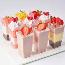 50 Stücke transparente quadratische und runde kreative Boxen, Mousse-Becher, Dessertständer, Vorspeisen. Kunststoff-Dessertbecher für Hochzeiten, wiederverwendbare dicke Mousse-Becher für Partys, Geburtstage, Schulanfang, Abschluss, Weihnachten