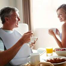 1 Stück Erwachsenen Silikonlätzchen, 6-fach verstellbare Größe, Große/Sehr Große Größe optional, weiches dreidimensionales Lätzchen als Krümelsammler, Unisex verstellbarer Kleidungsschutz, Lätzchen für ältere Männer und Frauen, Fütterungslätzchen für Senioren