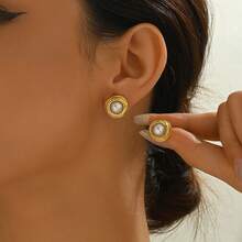 1 Pair 18K Gold-Plated Stainless Steel Spiral Faux Pearl Earrings, Vintage Elegant Versatile Accessories For Women, Suitable For Daily Wear, Parties, Outings, Great Gift For Girlfriend - Gold - View 6