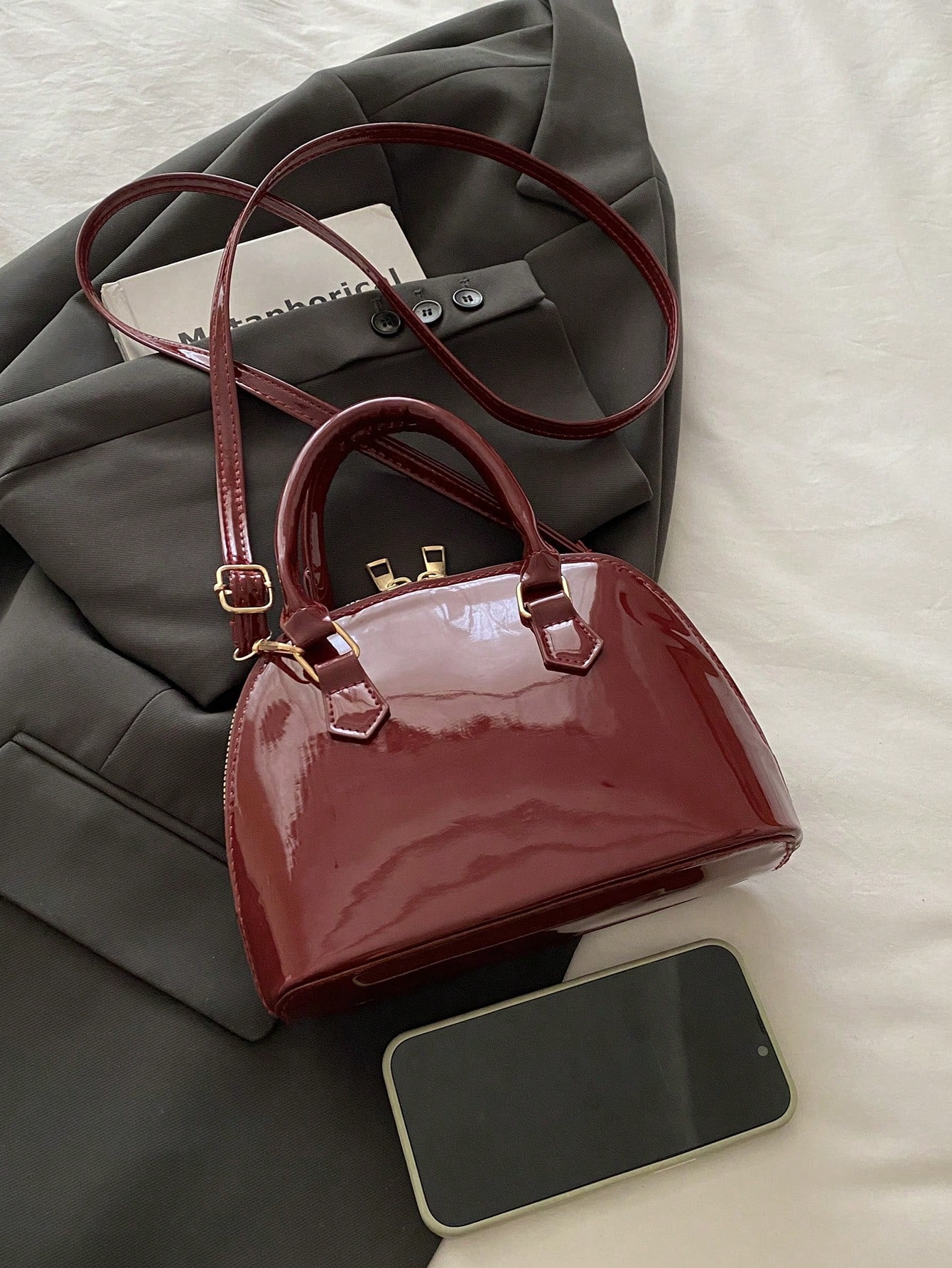 حقيبة يد نسائية كروس بطبقة لامعة وملمس أملس – حقيب...