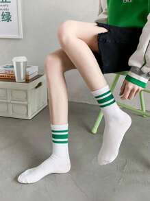 1 par de calcetines de media pantorrilla a rayas verdes para niñas/adolescentes, estilo coreano de moda, calcetines largos deportivos casuales personalizados, suaves, cómodos y transpirables, adecuados para primavera/verano/otoño, se pueden usar con calzado casual/deportivo