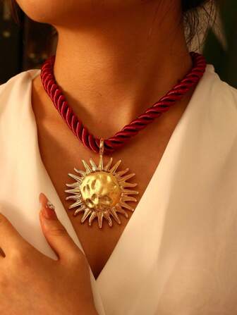 1pc Christmas Fashion Light Luxury Simple Summer Alloy Sun Pendant Woven Twist Necklace Ladies Couple Sisters Couple Jewelry Gifts, Suitable For Valentine's Day Daily Dates Holiday Beach Birthday Party Holiday Wear Red Jewelry
