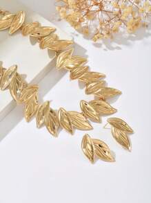1set 3pcs Luxury & Elegant Golden Starfish & Wheat Texture Flower Wrinkle Necklace & Earrings Set, Fashion & Creative Asymmetrical Floral Starfish Leaf Necklace & Earrings Set, Suitable For Women Daily, Holiday, Party Wear