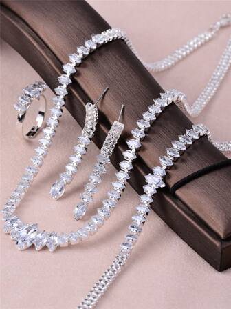 4 件镀银方晶锆石首饰套装 - 耳环、项链、手链、戒指、宝石配饰，适合派对、舞会、宴会