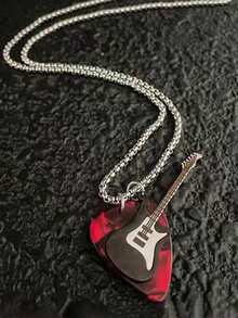 1件朋克摇滚风格吉他拨片项链，适合男士。独特的设计，彰显个性，适合喜欢夜店和嘻哈风格的人士。可单独佩戴，也可作为情侣配饰。也适合女士佩戴，时尚又时尚。父亲节礼物