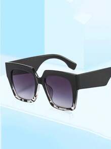 新款时尚方形欧美渐变色太阳镜网红同款时装秀简约墨镜