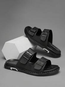 Sandales de style arabe classique pour hommes, tongs noires respirantes, chaussures de plage décontracté, open toe, tige de qualité supérieure, semelle épaisse, impression de lettres, antidérapant, imperméable, convient aux personnes d'âge moyen et âgées, pour l'intérieur et l'extérieur, la conduite, les voyages, l'usage quotidien