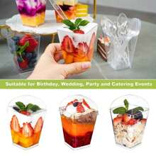 50 Stücke transparente quadratische und runde kreative Boxen, Mousse-Becher, Dessertständer, Vorspeisen. Kunststoff-Dessertbecher für Hochzeiten, wiederverwendbare dicke Mousse-Becher für Partys, Geburtstage, Schulanfang, Abschluss, Weihnachten