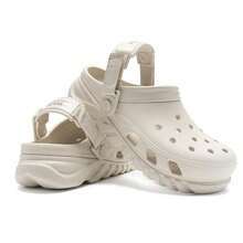 Crocs 男女款休闲木屐凉鞋，轻便舒适，适合运动和日常穿着 - 208776-160 - 水泥灰 - 查看 2