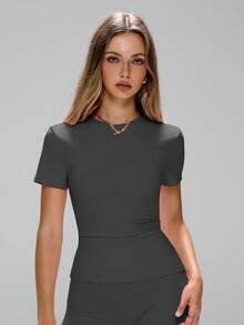 Top essentiel d'été, coupe affinante et crop pour le yoga/la course, silhouette affinant la taille, parfait pour la danse de rue/le Pilates, tissu en maille stretch, polyvalent pour la gym/le week-end, tenue de sport minimaliste, ourlet contrôlant le ventre, construction stretch à 360°, t-shirt d'entraînement coupe classique pour femme, chemise d'entraînement essentielle - Gris - Voir 3