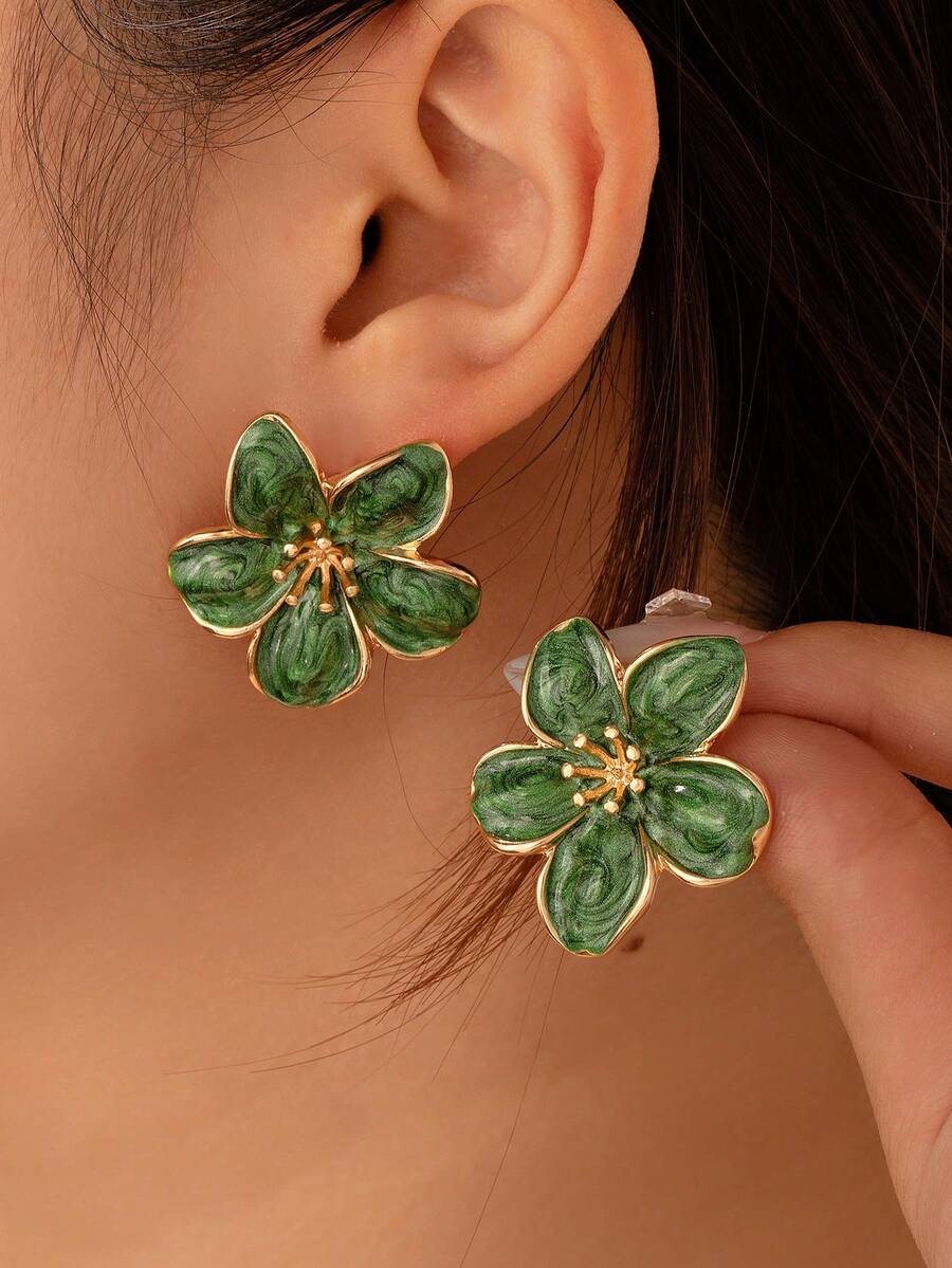 时尚锌合金花朵耳钉，适合女性日常佩戴