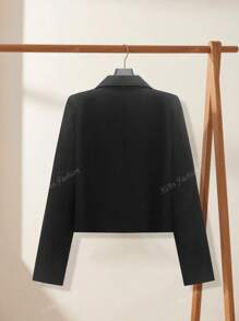 Blazer elegante com colarinho cintura alta e ornamentos de strass