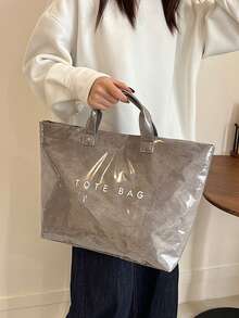 大容量时尚透明果冻包PVC防水购物袋，韩国中性风手提包，INS时尚复古休闲街头潮人手提包，日系休闲包，适合高中生大学生上学，健身/瑜伽/旅行包或妈咪包，字母印花极简明星风褶皱纹理高端品质多层纸质手提包 - 灰色 - 查看 6