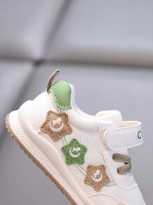 Zapatillas con para niños pequeños de primavera/otoño, parte superior de malla transpirable, suelas blandas antideslizantes, fácil de poner y quitar, zapatos para caminar para bebés, adecuados para niños y niñas de 0 a 4 años para uso diario con tacón plano